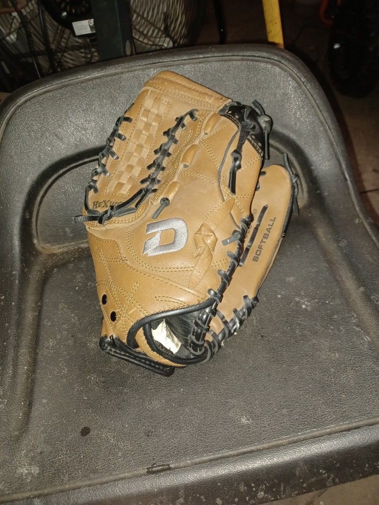 Softball Diablo Glove