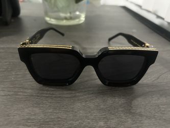 Lv Glasses