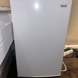 Magic Chef Mini Fridge