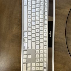 Logitech K750 Wireless Solar Keyboard 