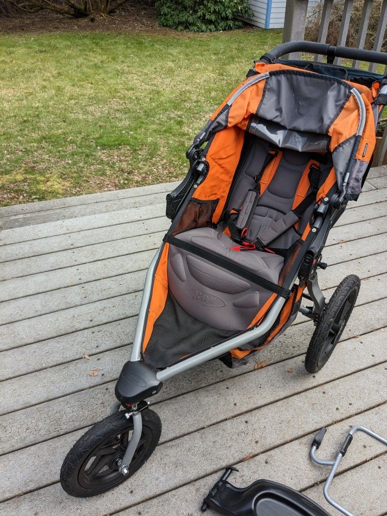 Bob Revolution SE jogging stroller for Sale in Lynnwood, WA OfferUp