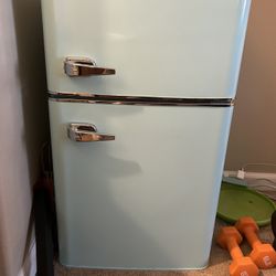 Mint Insignia Retro Mini Fridge