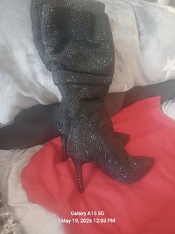 Black shimmerslouch style heel boots