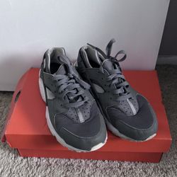 Grey Nike Huaraches - Youth Size 7