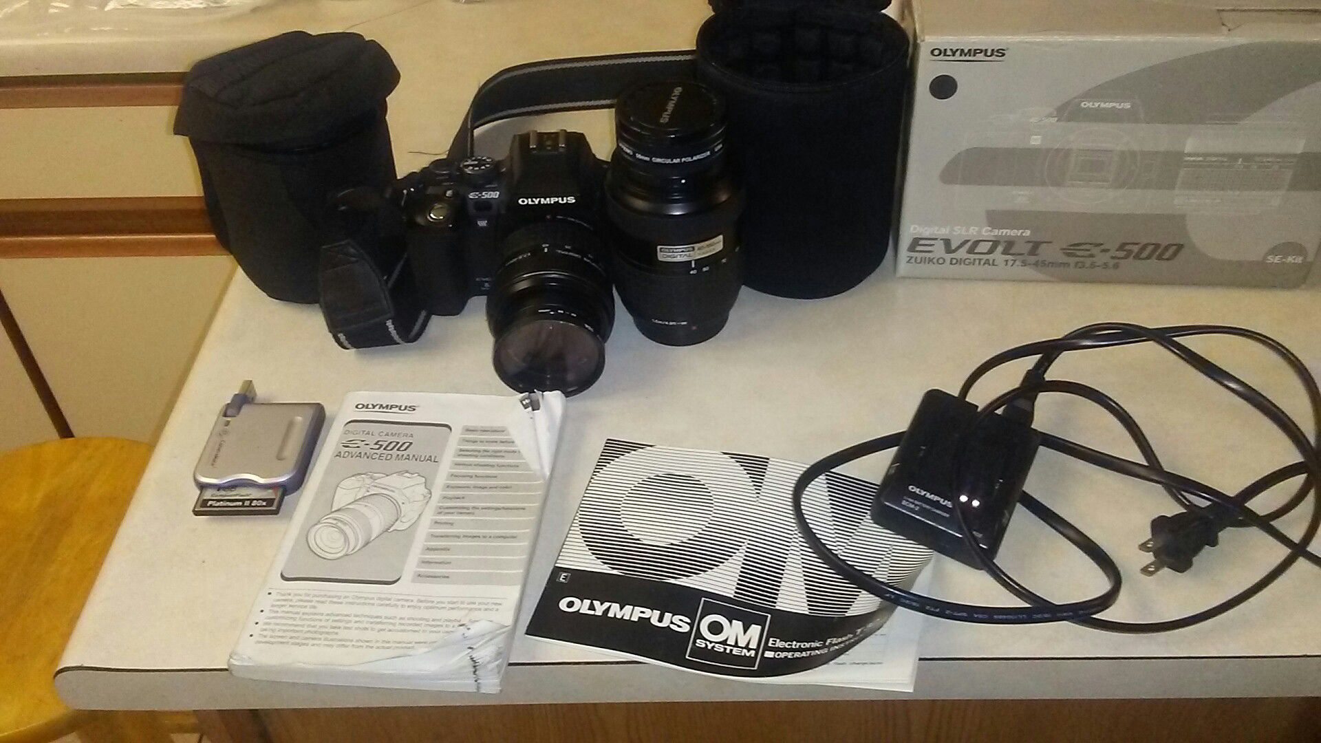 Olympus evolt e-500 digital camera with lense