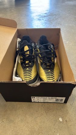 Adidas Indoor soccer turf shoes Men size 6.5