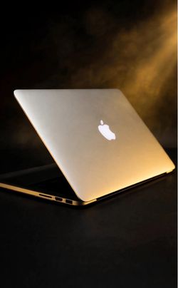 Apple MacBook Pro 13” Retina i5/8GB/256GB SSD $180