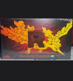 Pokémon Team Rocket's Moltres EX Ultra-Premium Collection