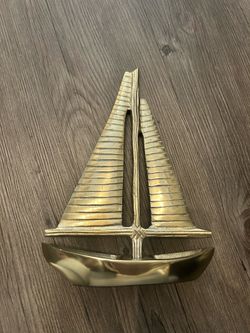 Gold boat decor