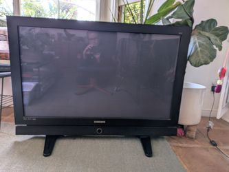 42" Samsung flat screen TV