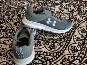 Women's Size 10 Grey Under Armour Shoes