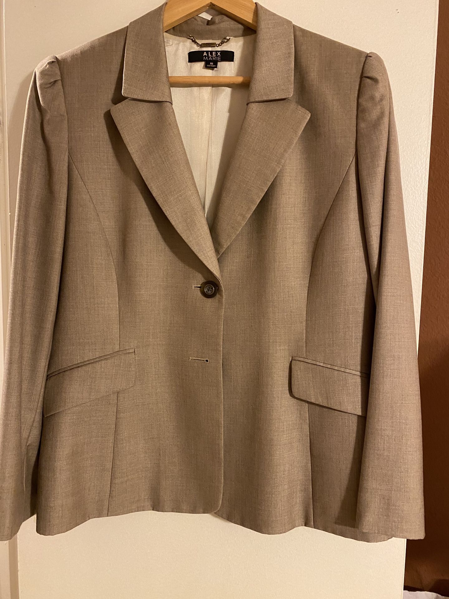 Women’s suit