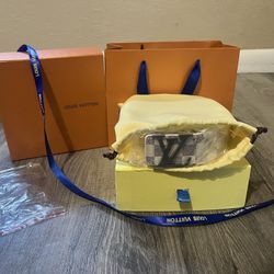 Louis Vuitton (Black Buckle)