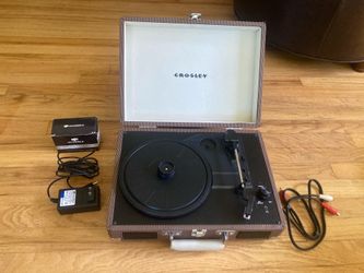 The Crosley CR8005A-TW Cruiser