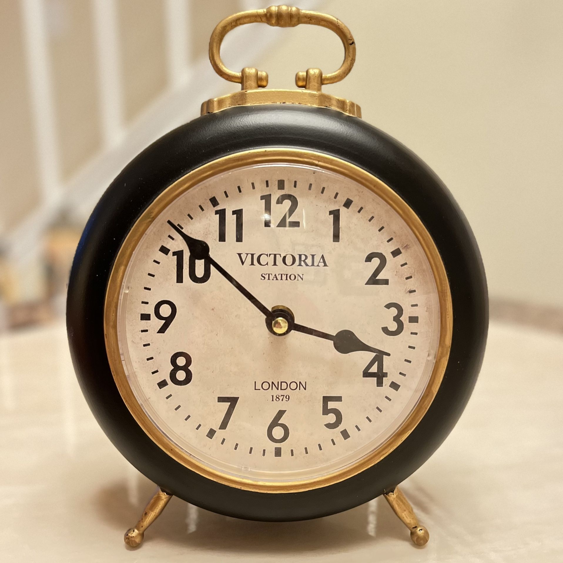 Victoria Station London 1879 Table Clock Retro Classic Round Golden Blk 10x8.5”