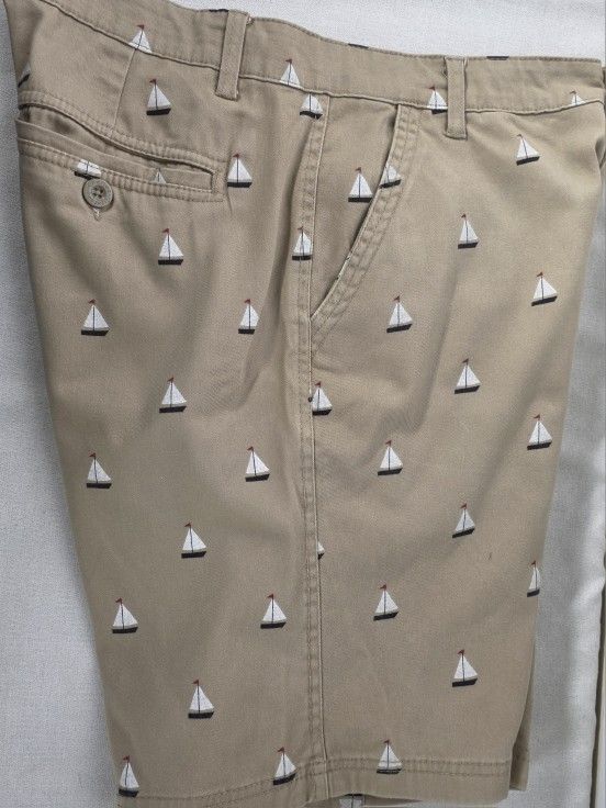 Vintage Genes 1891 Men's Bermuda Shorts Size 32 Sailboats Khaki Slim Fit Flat Front
