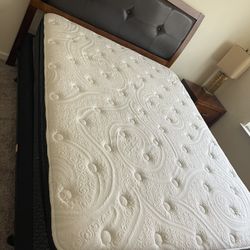 Queen Size Bed/Bedroom Set