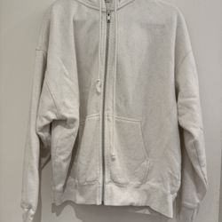 Brandy Melville oversized White Zip-Up https://offerup.com/redirect/?o=SG9vZGllLm9uZQ== size fits most.