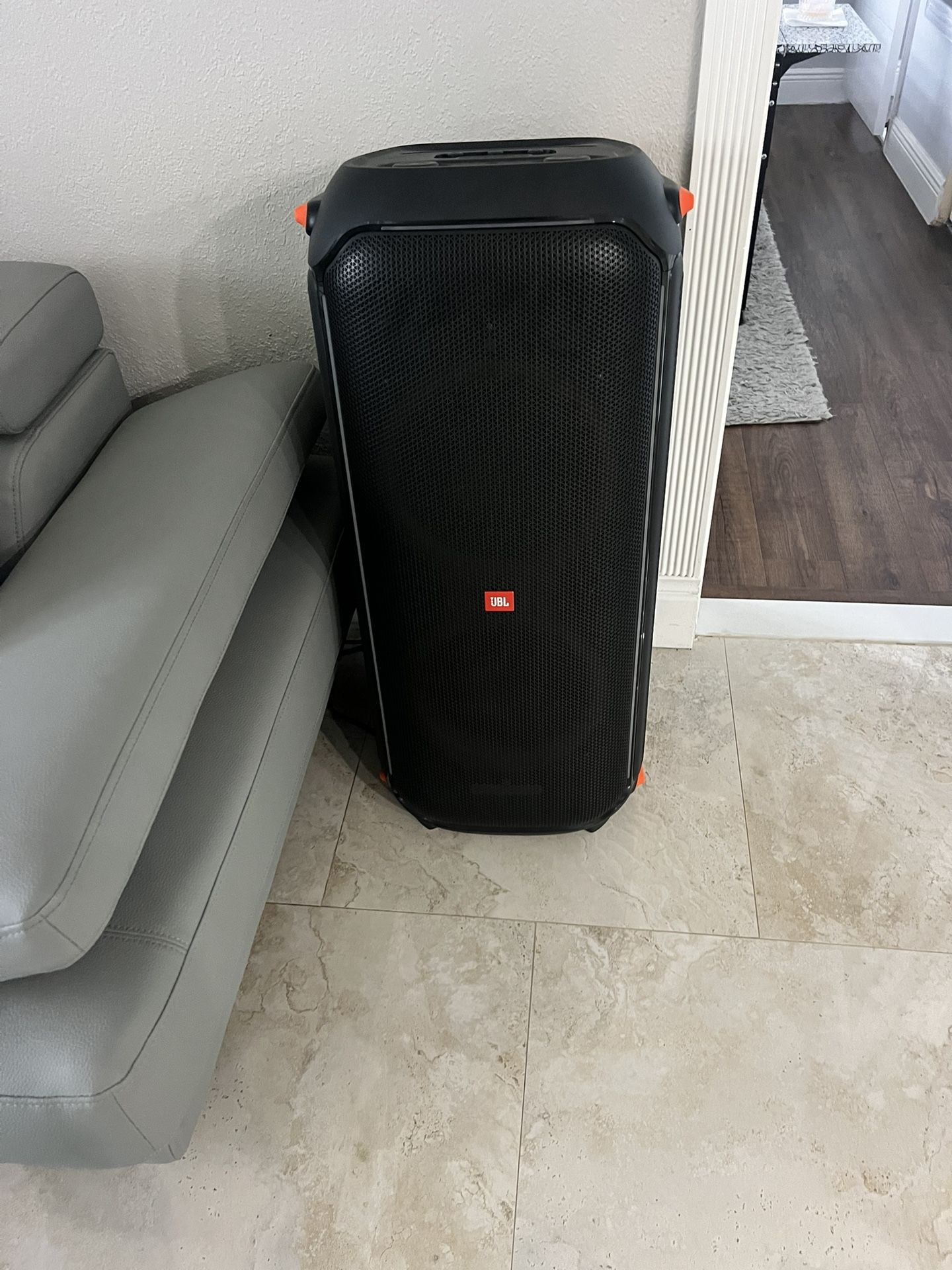 Jbl 710 Bluetooth Speaker Plugged Version