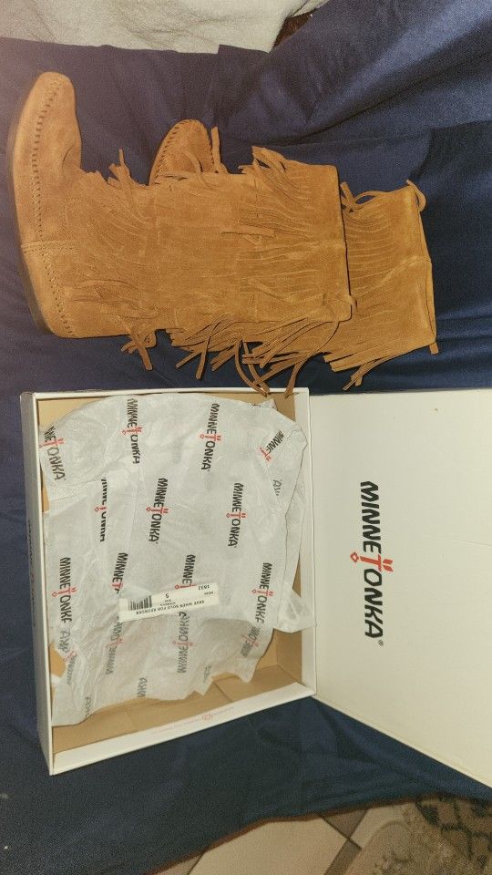 Minnetonka Women's Leather Boots New