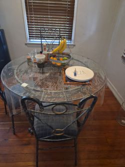 Table with 4 chairs