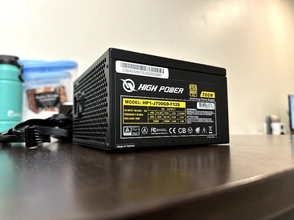 700W High Power PSU β Gold 80+ Certified