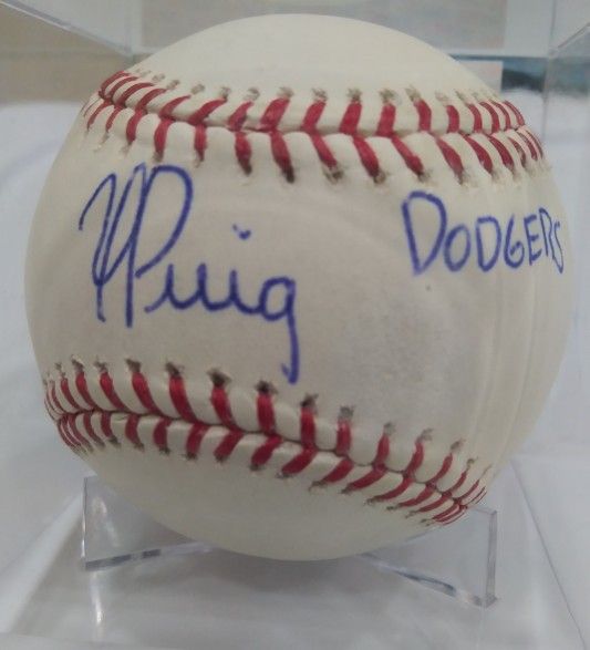 MLB- Dodgers- Yasiel Puig Autographed Baseball *PSA/DNA*