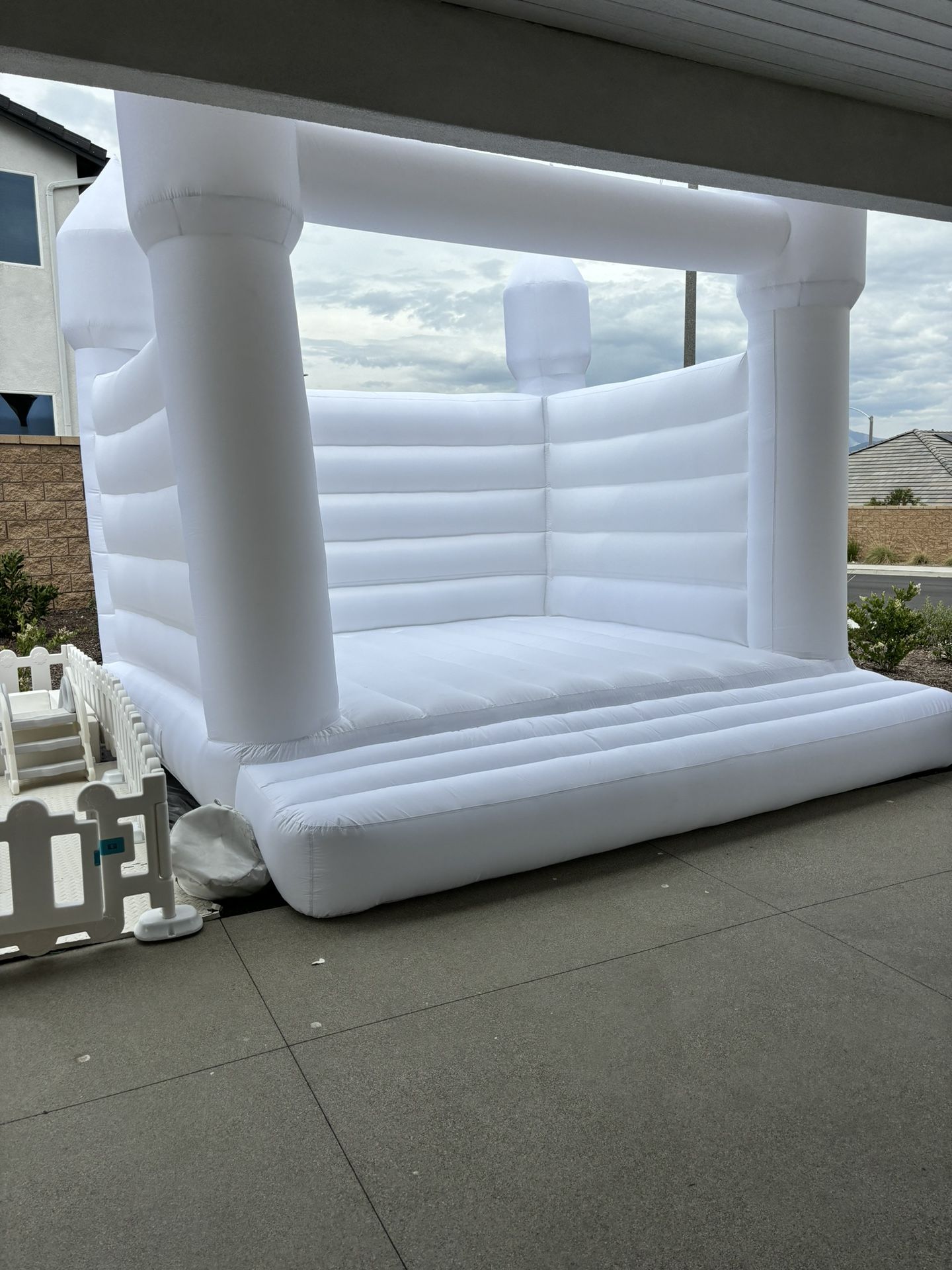 White Bouncer 13x13