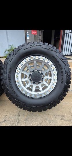 17" LOCK Lunatic rims w/ 33" Tires