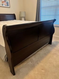 Queen Sleigh Bed
