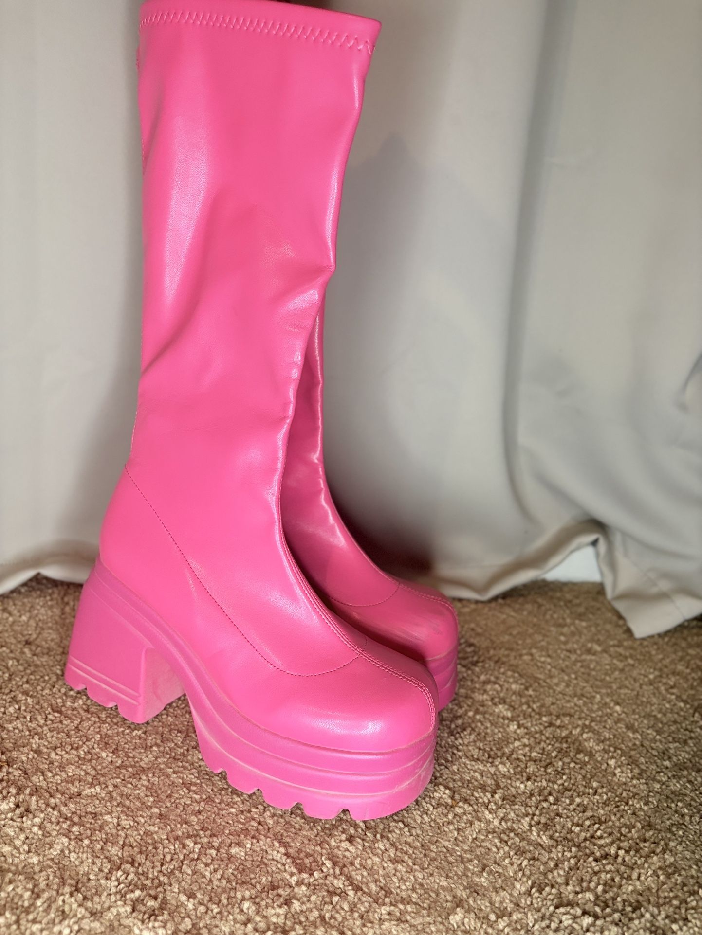 Hot pink platform boots #rave #festival #platforms #pink #baddie
