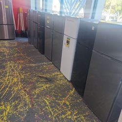 AMAZING 7.5 CF FRIGIDAIRE REFRIGERATOR 