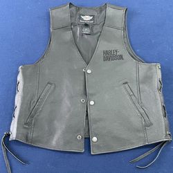 Men’s Harley Davidson leather vest. Basically brand new. Size Large.