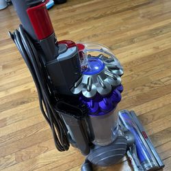 Dyson Vacuum 