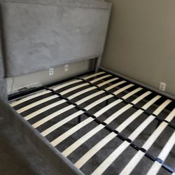 BED FRAME KING SIZE $20