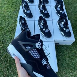 Jordan 4’s White Thunder 