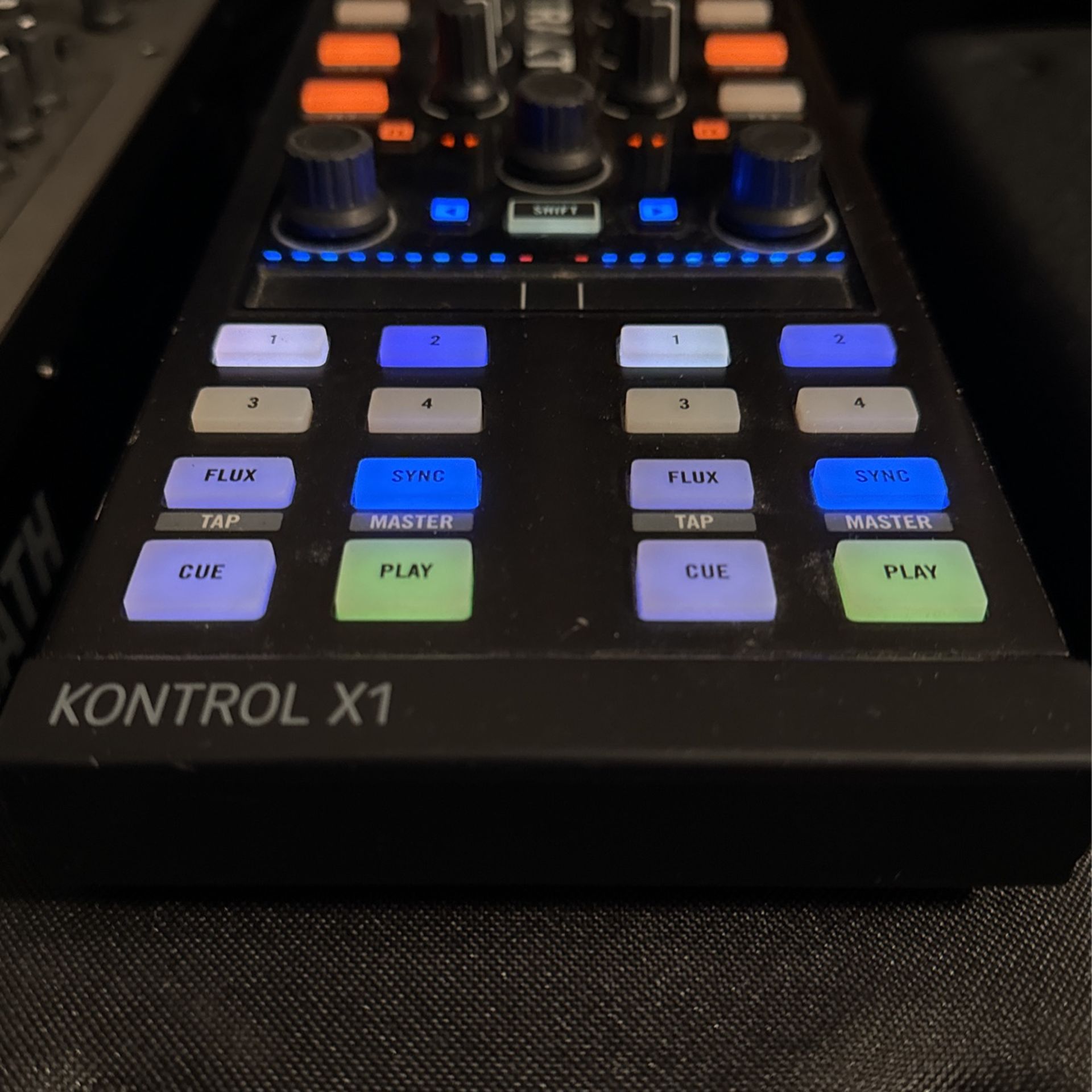 Traktor Dj Controller X1 MK2