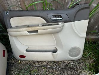 Front door panels / 2007 GMC Denali