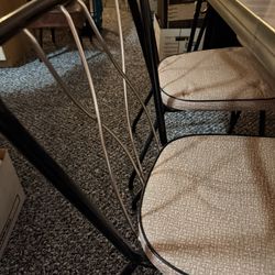 Super Old Vintage Mid-Century Modern Table With Four Chairs