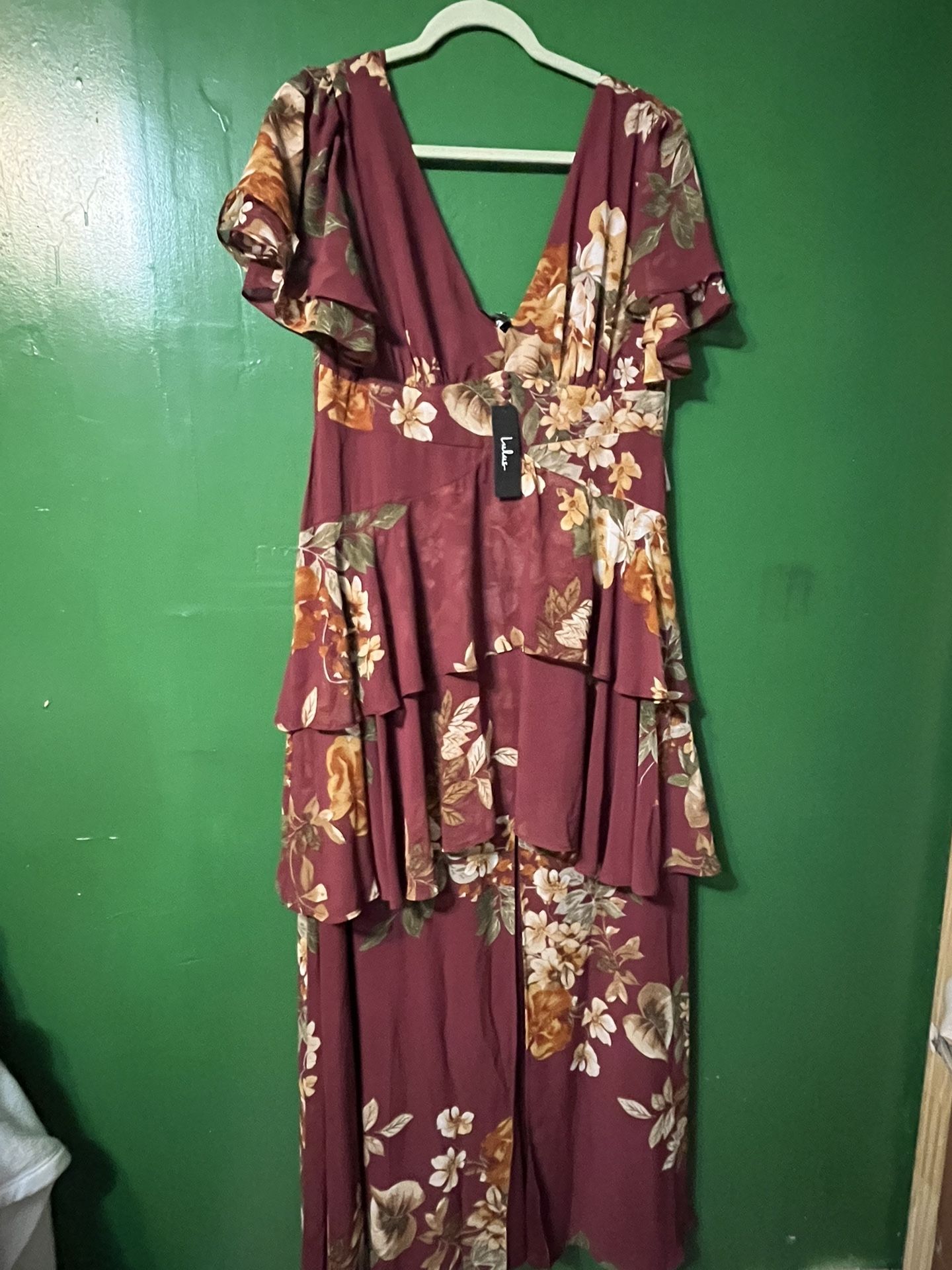 Beautiful Flower Dress(Lulus Brand)size XLLong With Split In Front