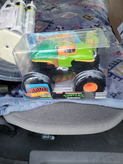 Hotwheels Oversized Monster Trucks Tmnt Michaelangelo