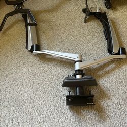 Dual monitor mount