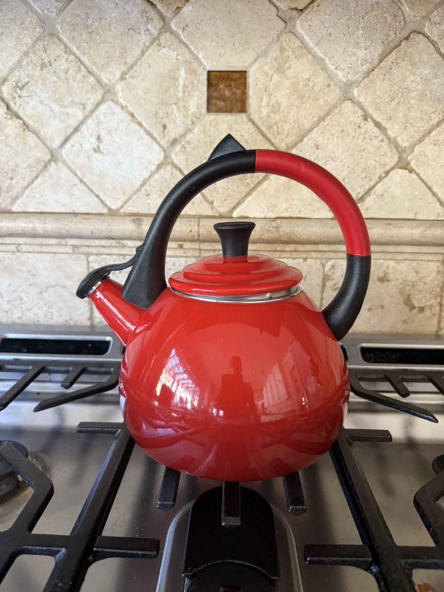 Le Creuset Classic Red Kettle – Excellent Condition!