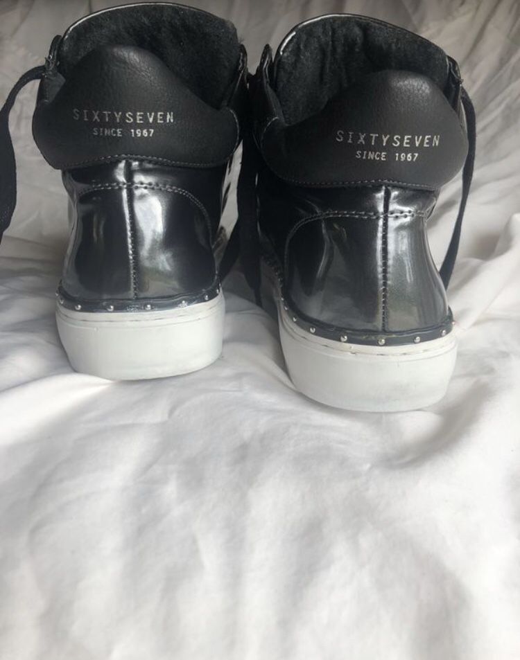 Women’s Leather Shoe: Size 7