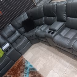 *Black Friday Now*---Madrid Attractive Leather Reclining Sectional Sofa---Delivery And Easy Financing Available👌