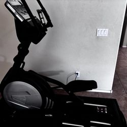 Sole E25 elliptical excerise machine