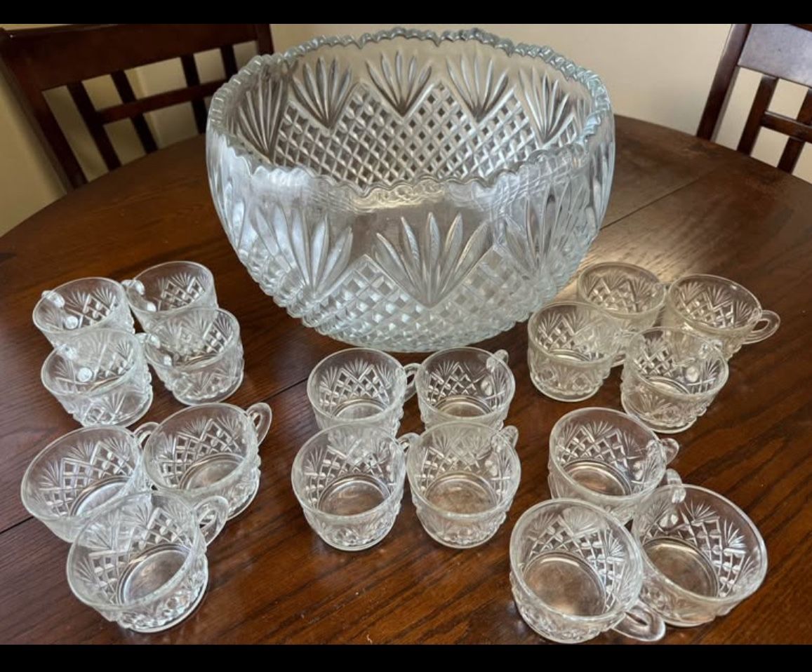 Vintage LE Smith Pineapple Punchbowl 12-1/2” with 18 Cups