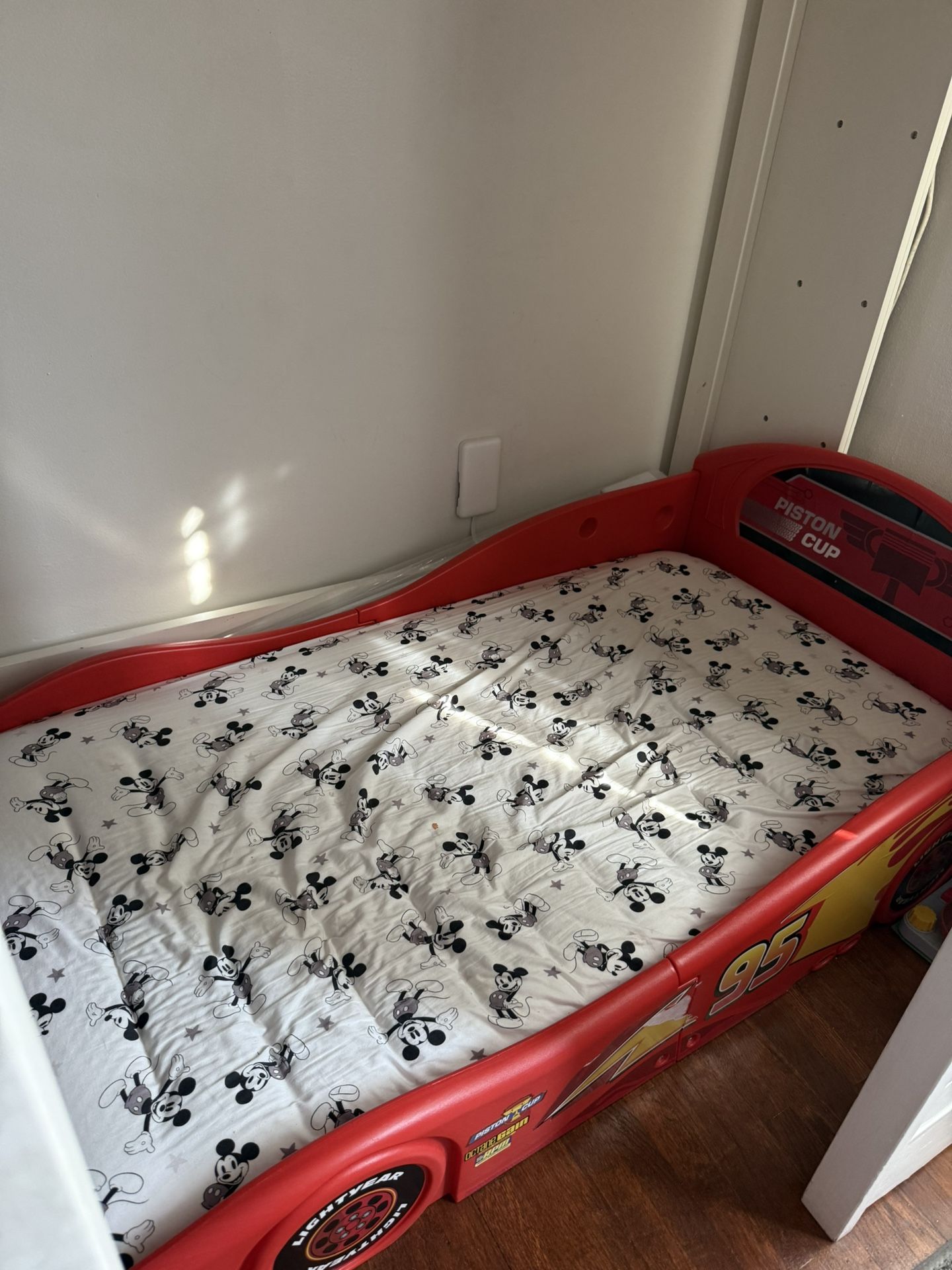Delta Lightning McQueen Infant Bed (crib Size)