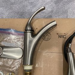 Kitchen Faucet / Metal/ Pull Down Sprayer