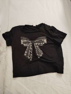 Black Crop T-Shirt with Pearl Bow Graphic